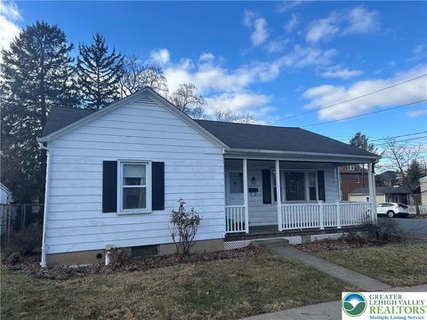 Photo of 1037 Maple Street, Bethlehem, PA 18018 (MLS # 770587)