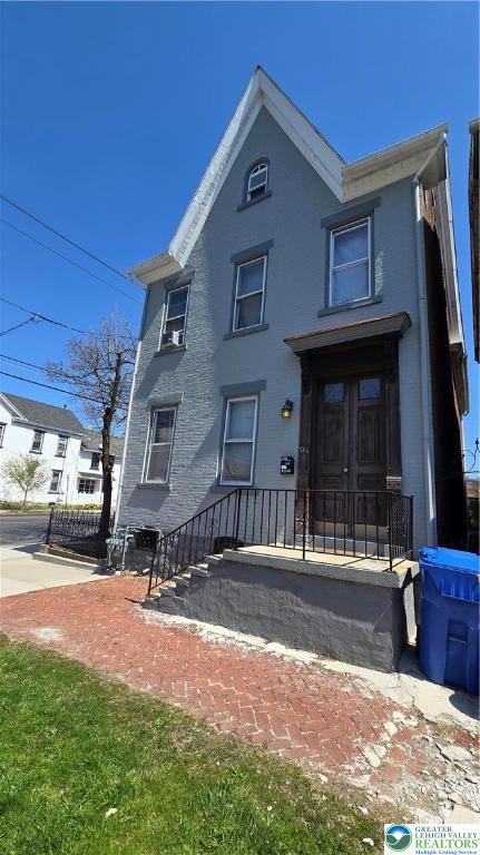 746 Center Street