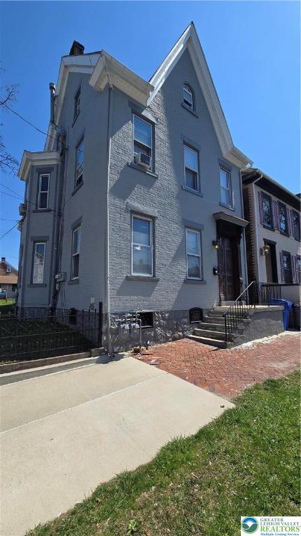 746 Center Street