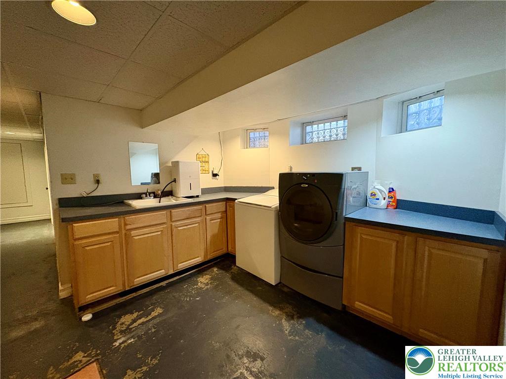 Allentown City, Pennsylvania 18104, United States, 4 Bedrooms Bedrooms, ,3 BathroomsBathrooms,Residential,Active,249519