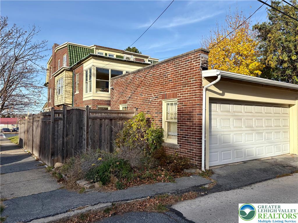 Allentown City, Pennsylvania 18104, United States, 4 Bedrooms Bedrooms, ,3 BathroomsBathrooms,Residential,Active,249519