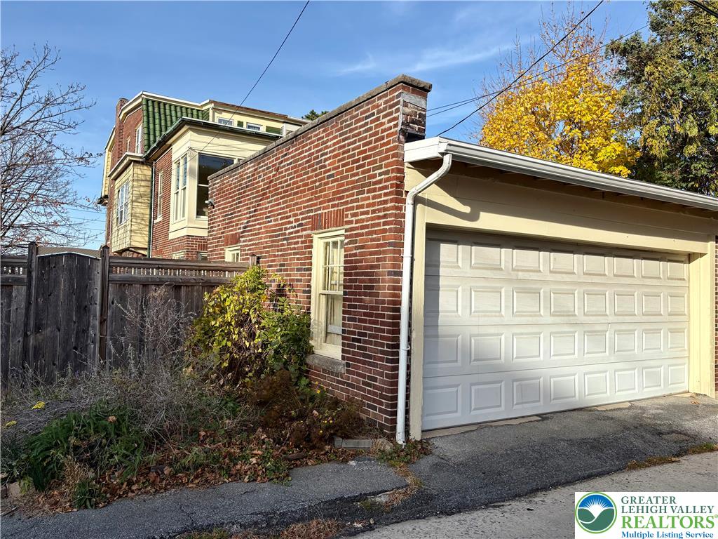 Allentown City, Pennsylvania 18104, United States, 4 Bedrooms Bedrooms, ,3 BathroomsBathrooms,Residential,Active,249519