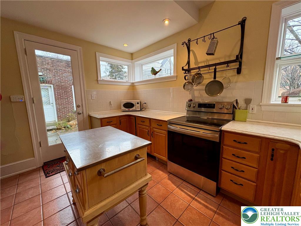 Allentown City, Pennsylvania 18104, United States, 4 Bedrooms Bedrooms, ,3 BathroomsBathrooms,Residential,Active,249519