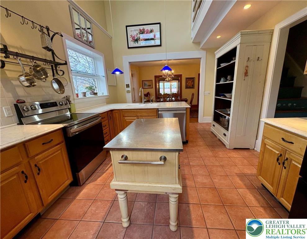 Allentown City, Pennsylvania 18104, United States, 4 Bedrooms Bedrooms, ,3 BathroomsBathrooms,Residential,Active,249519