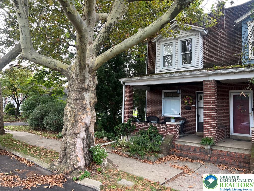 324 E Laurel Street