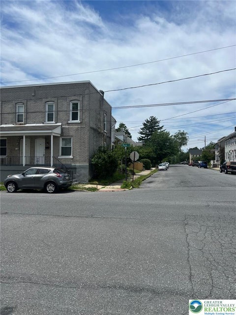 Photo of 431 Maple Street, Bethlehem, PA 18018 (MLS # 779329)
