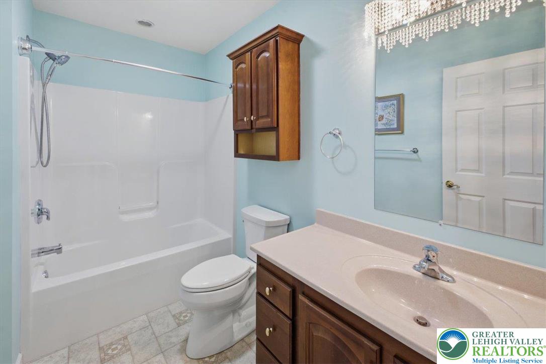 Forks Twp, Pennsylvania 18040, United States, 2 Bedrooms Bedrooms, ,2 BathroomsBathrooms,Residential,Active,248826