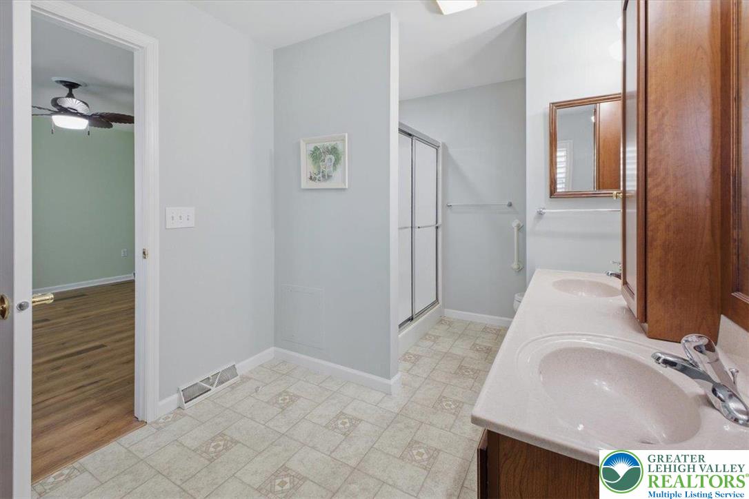 Forks Twp, Pennsylvania 18040, United States, 2 Bedrooms Bedrooms, ,2 BathroomsBathrooms,Residential,Active,248826