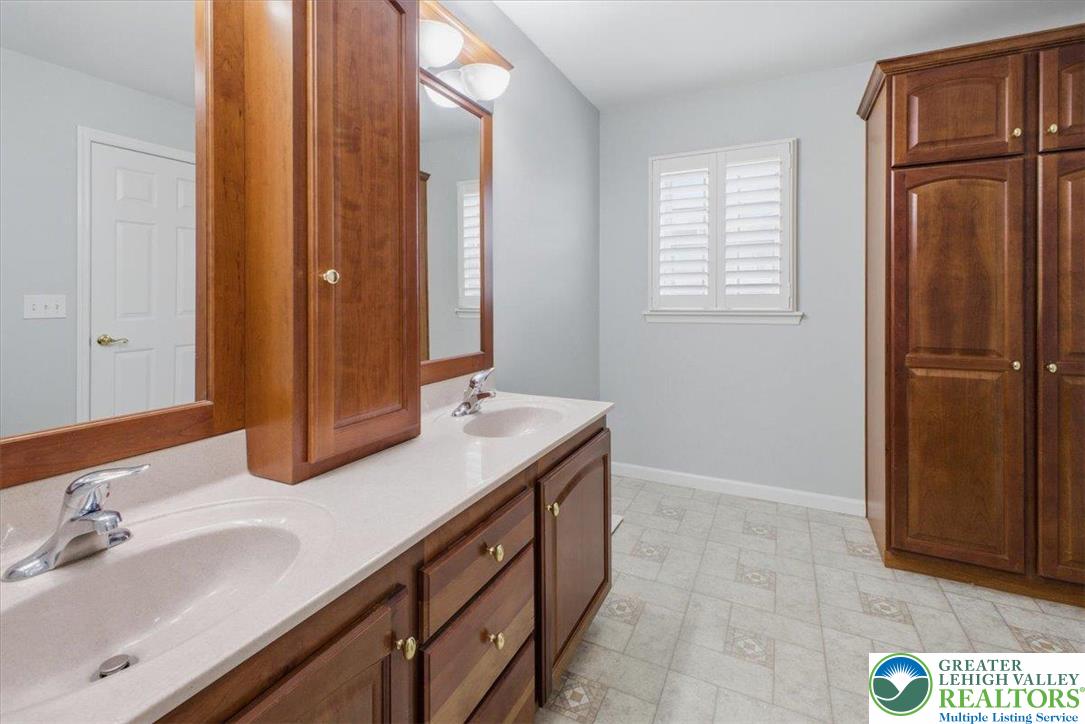 Forks Twp, Pennsylvania 18040, United States, 2 Bedrooms Bedrooms, ,2 BathroomsBathrooms,Residential,Active,248826