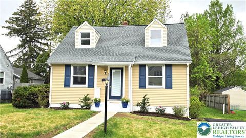 Photo of 332 Cedar Road, Hellertown Boro, PA 18055 (MLS # 776085)