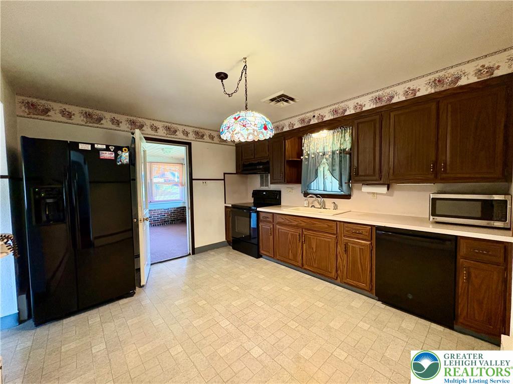 Emmaus Boro, Pennsylvania 18049, United States, 3 Bedrooms Bedrooms, ,2 BathroomsBathrooms,Residential,Active,160559