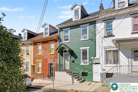 Townhouse For Sale - 29 Warren Street<br/> Easton, PA 18042