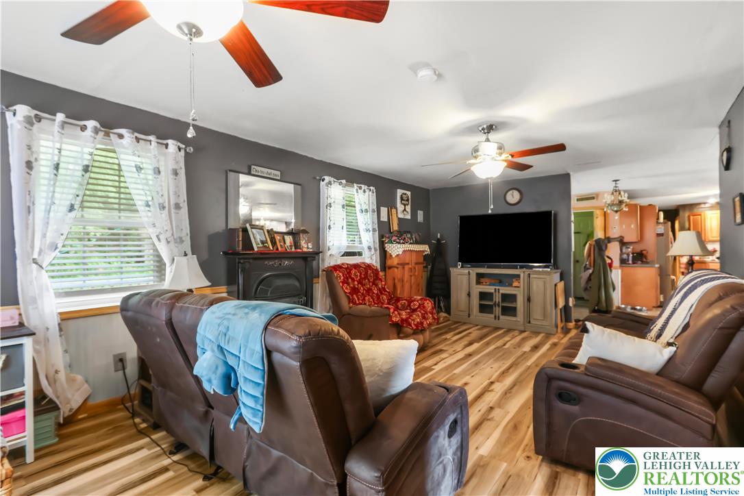 Lower Towamensing Tp, Pennsylvania 18071, United States, 3 Bedrooms Bedrooms, ,2 BathroomsBathrooms,Residential,Active,179507