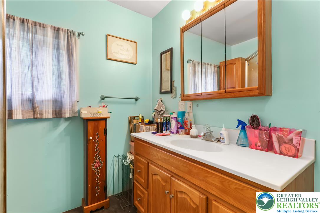 Lower Towamensing Tp, Pennsylvania 18071, United States, 3 Bedrooms Bedrooms, ,2 BathroomsBathrooms,Residential,Active,179507