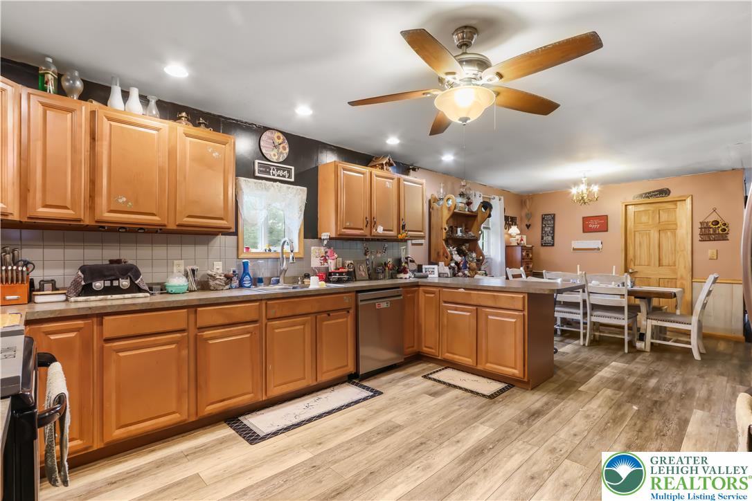 Lower Towamensing Tp, Pennsylvania 18071, United States, 3 Bedrooms Bedrooms, ,2 BathroomsBathrooms,Residential,Active,179507