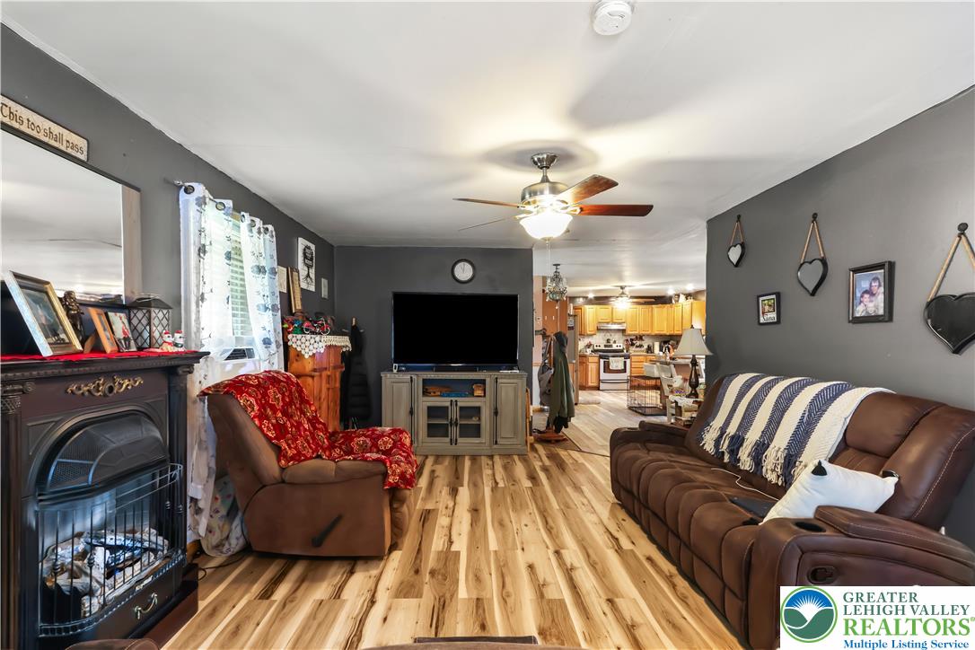 Lower Towamensing Tp, Pennsylvania 18071, United States, 3 Bedrooms Bedrooms, ,2 BathroomsBathrooms,Residential,Active,179507