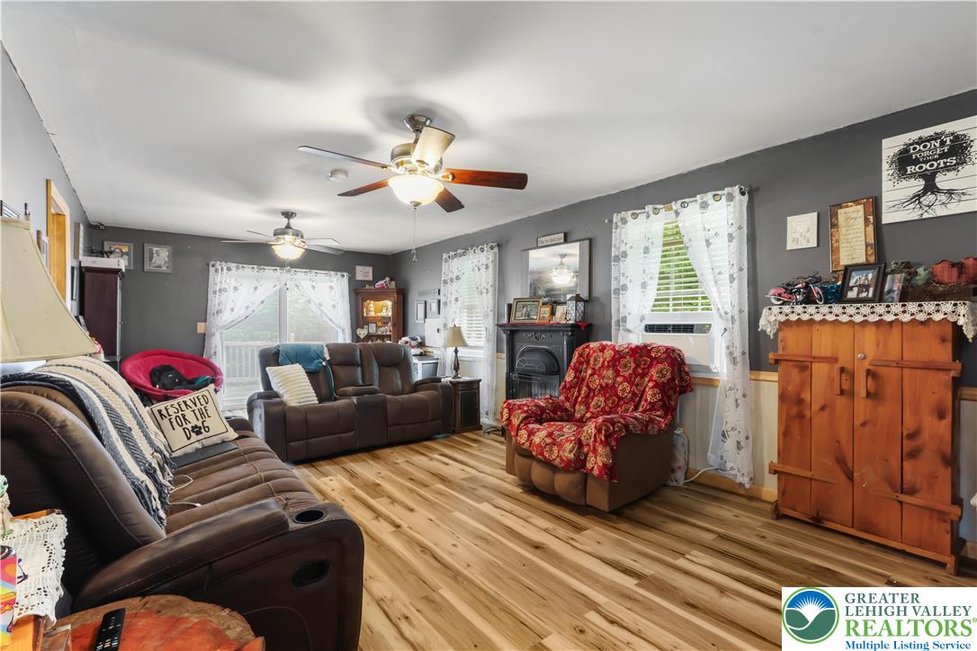 Lower Towamensing Tp, Pennsylvania 18071, United States, 3 Bedrooms Bedrooms, ,2 BathroomsBathrooms,Residential,Active,179507