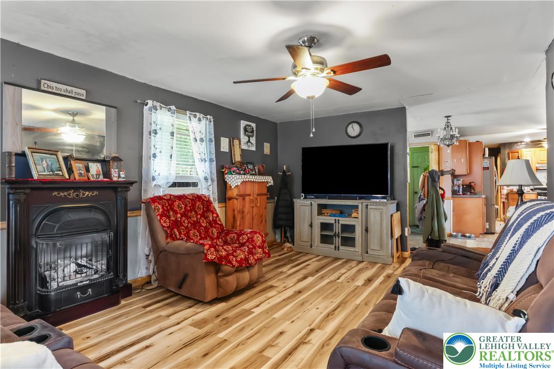 Lower Towamensing Tp, Pennsylvania 18071, United States, 3 Bedrooms Bedrooms, ,2 BathroomsBathrooms,Residential,Active,179507