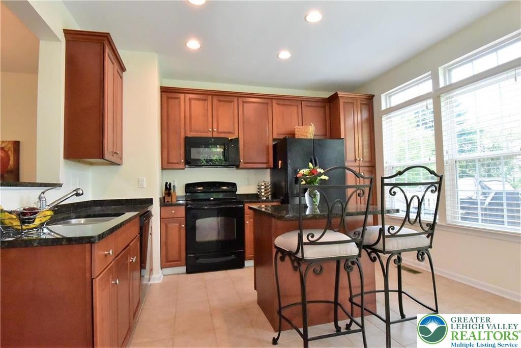 1600 Oakridge Lane