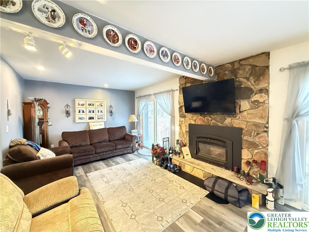 5933 Decker Road