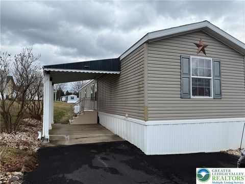 Photo of 15 Chestnut Ridge Circle, Lower Towamensing Tp, PA 18058 (MLS # 770419)