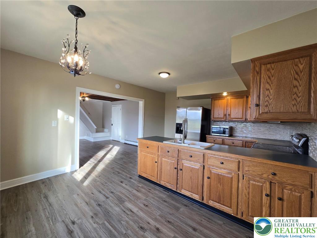 Bath Boro, Pennsylvania 18014, United States, 4 Bedrooms Bedrooms, ,2 BathroomsBathrooms,Residential,Active,251924