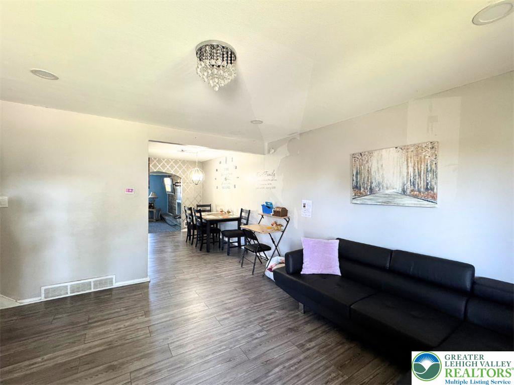 Allentown City, Pennsylvania 18103, United States, 4 Bedrooms Bedrooms, ,2 BathroomsBathrooms,Residential,Active,230292