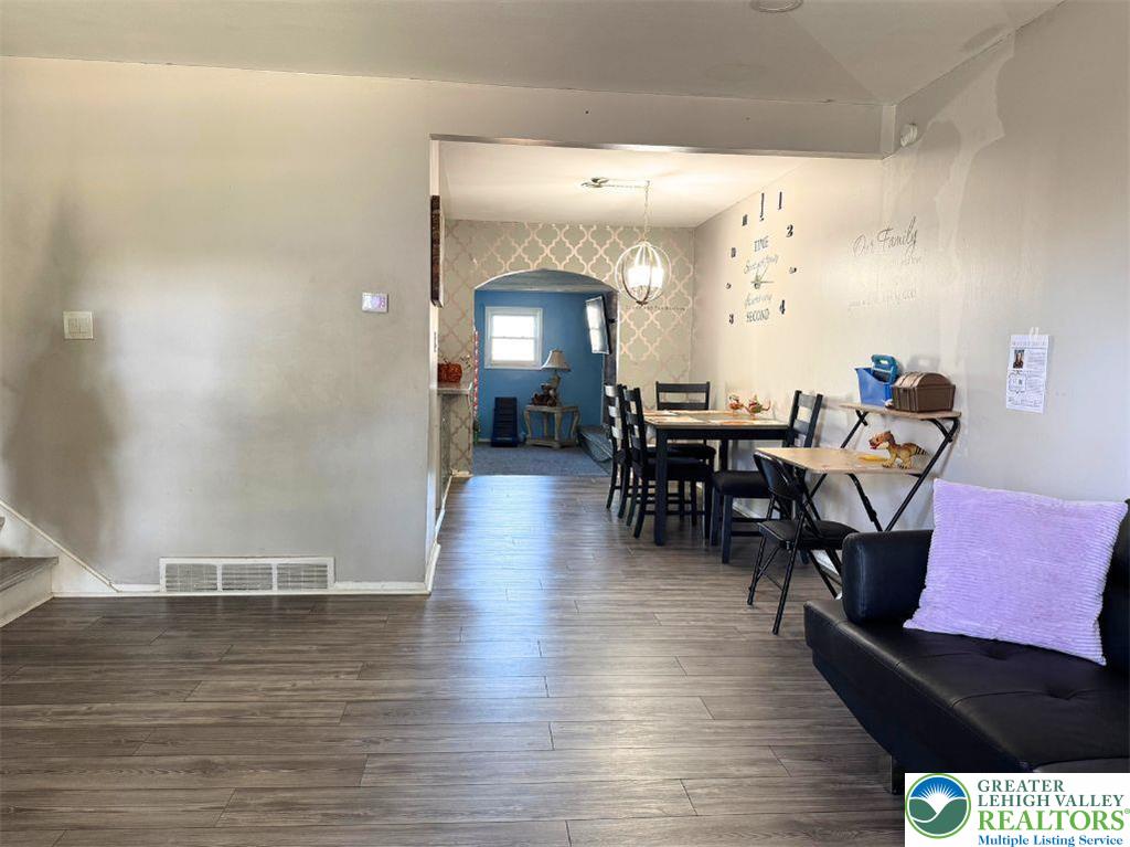 Allentown City, Pennsylvania 18103, United States, 4 Bedrooms Bedrooms, ,2 BathroomsBathrooms,Residential,Active,230292