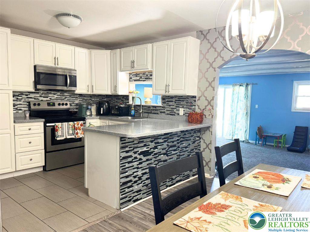 Allentown City, Pennsylvania 18103, United States, 4 Bedrooms Bedrooms, ,2 BathroomsBathrooms,Residential,Active,230292