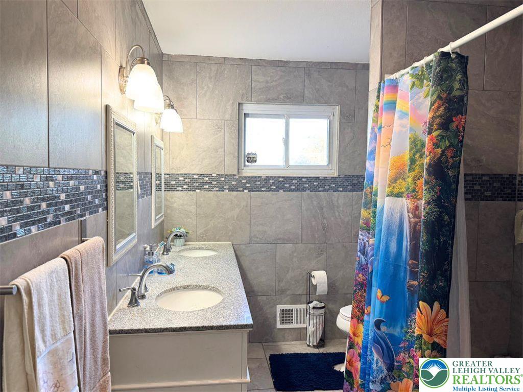 Allentown City, Pennsylvania 18103, United States, 4 Bedrooms Bedrooms, ,2 BathroomsBathrooms,Residential,Active,230292