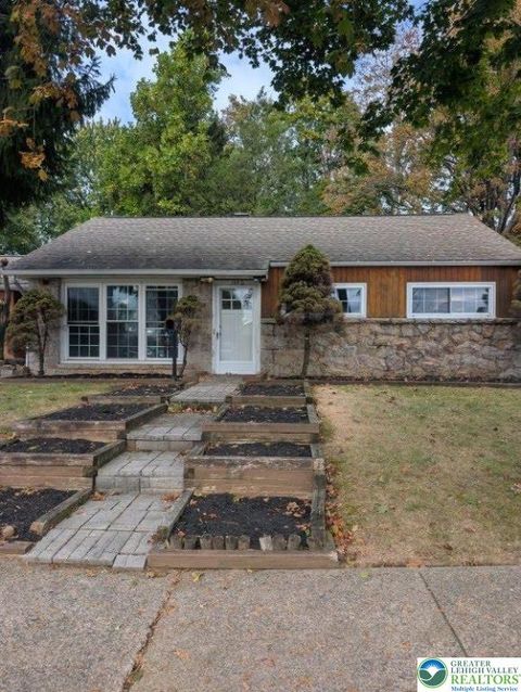 Photo of 1440 Greenview Drive, Bethlehem, PA 18018 (MLS # 770375)