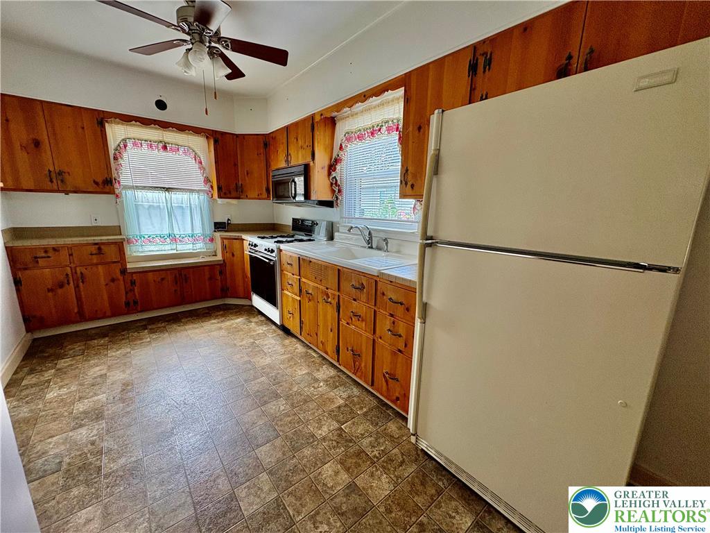 South Whitehall Twp, Pennsylvania 18104, United States, 3 Bedrooms Bedrooms, ,2 BathroomsBathrooms,Residential,Pending,192545