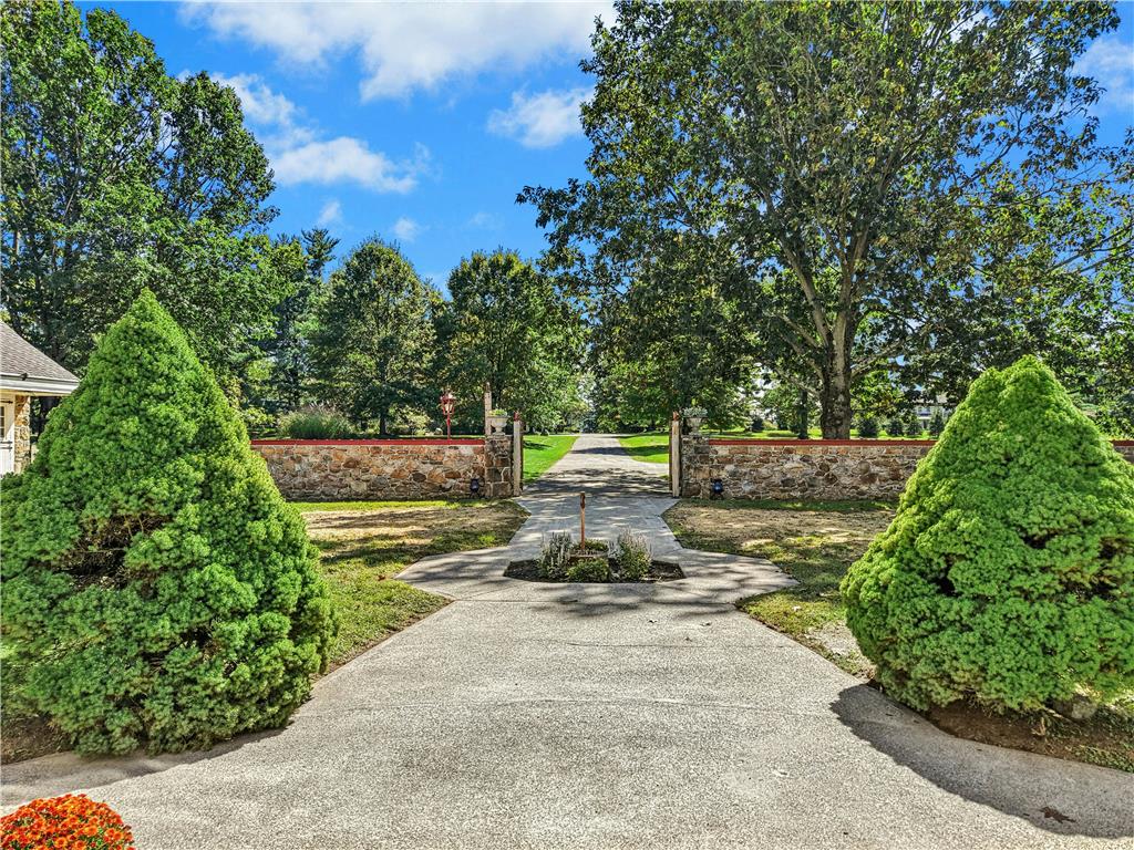 1807 Apple Tree Lane