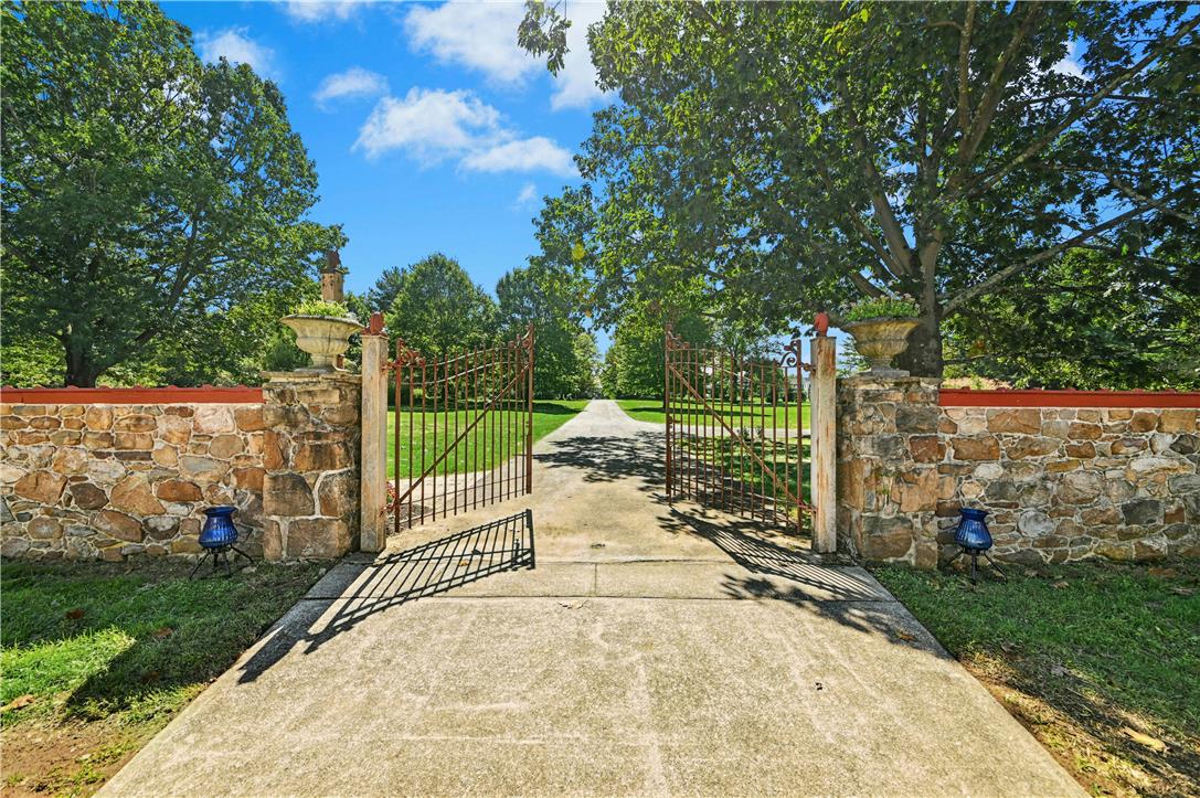 1807 Apple Tree Lane
