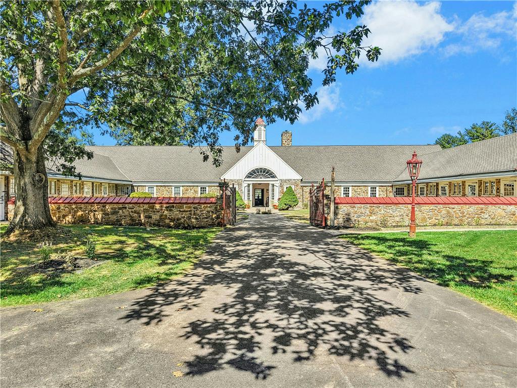 1807 Apple Tree Lane