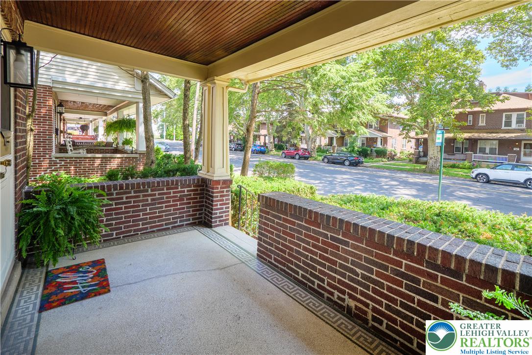 1203 N New Street