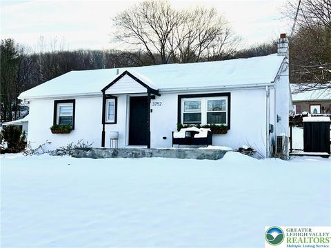 Photo of 3752 Redbud Drive, Lehigh Twp, PA 18067 (MLS # 770856)