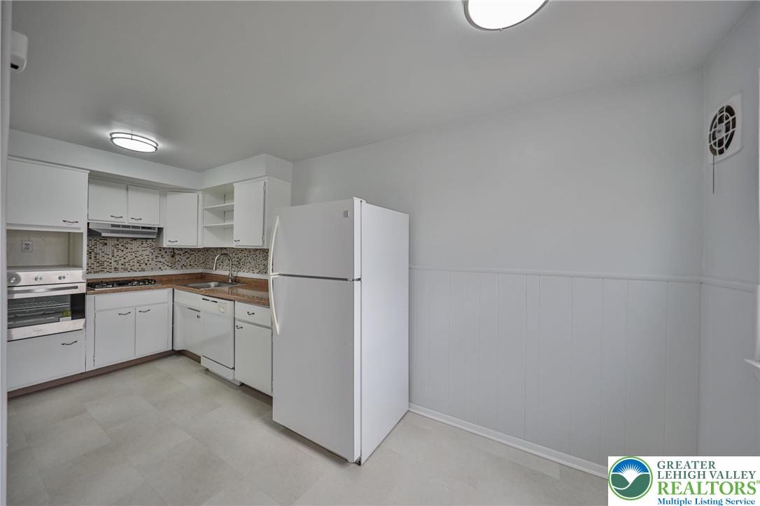 Allentown City, Pennsylvania 18103, United States, 3 Bedrooms Bedrooms, ,2 BathroomsBathrooms,Residential,Active,227385