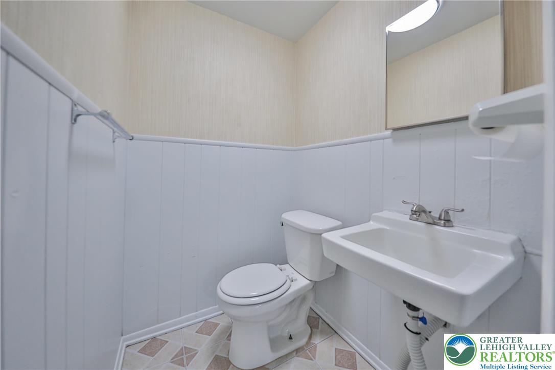 Allentown City, Pennsylvania 18103, United States, 3 Bedrooms Bedrooms, ,2 BathroomsBathrooms,Residential,Active,227385