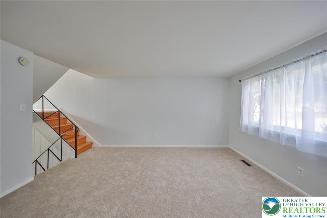 Allentown City, Pennsylvania 18103, United States, 3 Bedrooms Bedrooms, ,2 BathroomsBathrooms,Residential,Active,227385