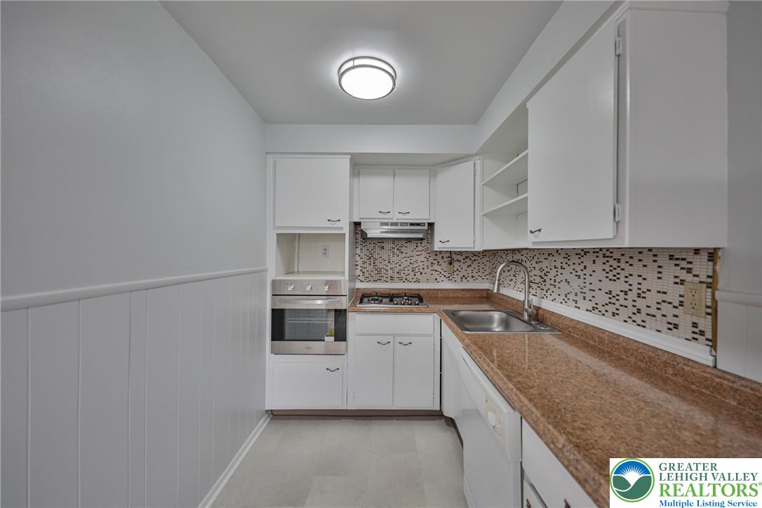 Allentown City, Pennsylvania 18103, United States, 3 Bedrooms Bedrooms, ,2 BathroomsBathrooms,Residential,Active,227385