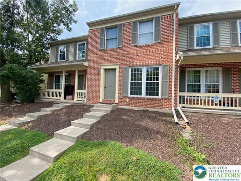 Photo of 515 Ponds Edge Lane, Allentown, PA 18104 (MLS # 763051) Photo of 515 Ponds Edge Lane, Allentown, PA 18104 (MLS # 763051)