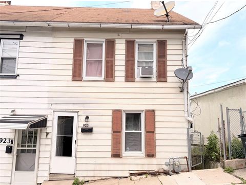 Photo of 925 Sullivan Street, Bethlehem, PA 18015 (MLS # 779214)
