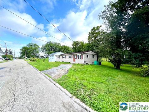 Photo of 182 State Street, East Stroudsburg, PA 18301 (MLS # 764636) Photo of 182 State Street, East Stroudsburg, PA 18301 (MLS # 764636)