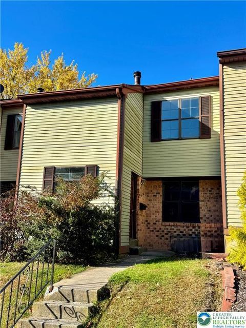 Photo of 1706 Saratoga Court, Whitehall, PA 18104 (MLS # 766561) Photo of 1706 Saratoga Court, Whitehall, PA 18104 (MLS # 766561)