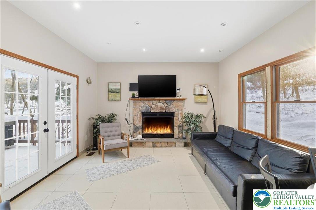 782 Lower Deer Valley Road