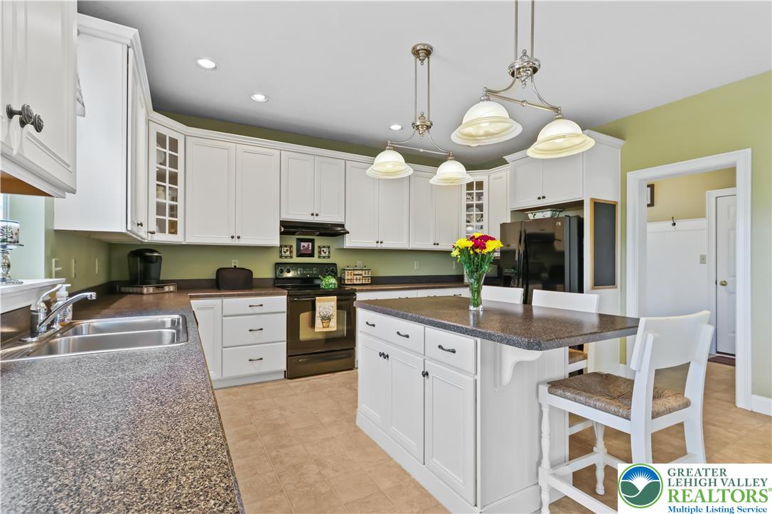 Weisenberg Twp, Pennsylvania 19530, United States, 5 Bedrooms Bedrooms, ,3 BathroomsBathrooms,Residential,Pending,188594