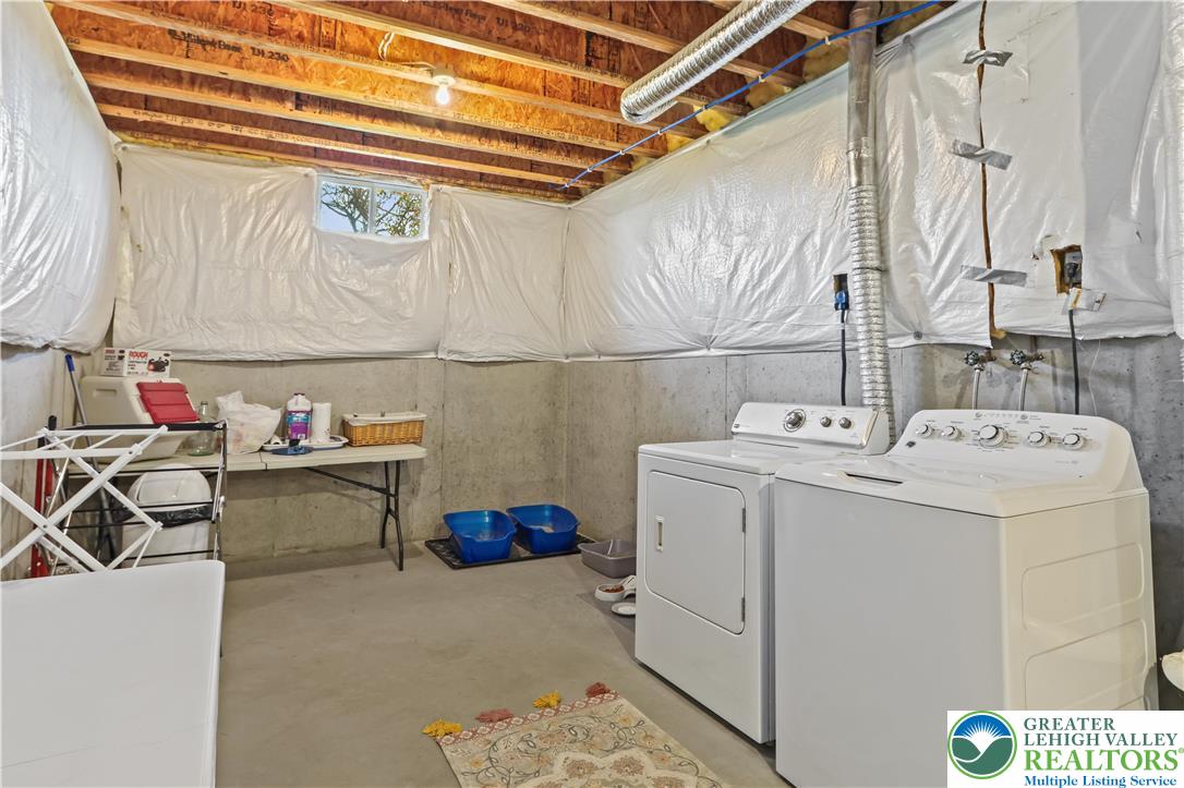 Weisenberg Twp, Pennsylvania 19530, United States, 5 Bedrooms Bedrooms, ,3 BathroomsBathrooms,Residential,Pending,188594