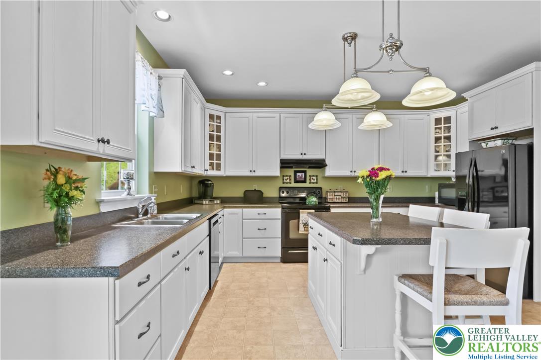 Weisenberg Twp, Pennsylvania 19530, United States, 5 Bedrooms Bedrooms, ,3 BathroomsBathrooms,Residential,Pending,188594