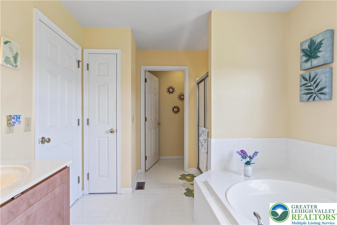 Weisenberg Twp, Pennsylvania 19530, United States, 5 Bedrooms Bedrooms, ,3 BathroomsBathrooms,Residential,Pending,188594